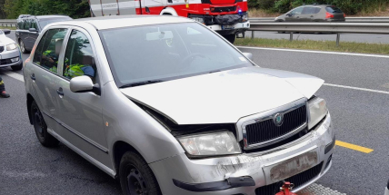 Nehoda u Voznice: Po srážce osobáku s dodávkou skončila žena v nemocnici