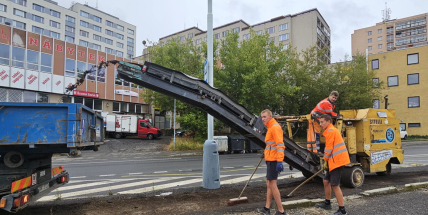 Školní ulice v rekonstrukci: město opravuje i okolní chodníky