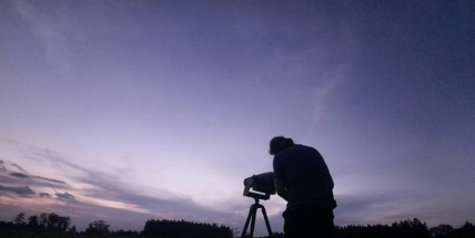 Přijďte do Brd zažít s astronomy tmu jako v pytli