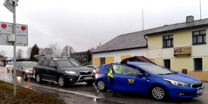 Pozor v Dubenci, srazily se zde 3 vozy