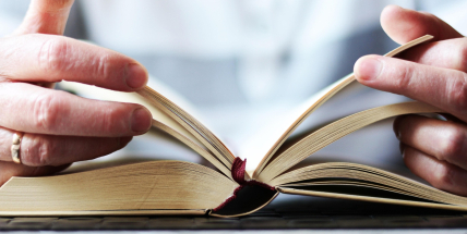 Čtení v kavárnách i během procházky ulicemi. Noc literatury bude na Příbramsku opět nevšední