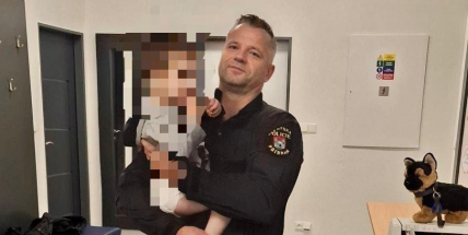Strážníci v Příbrami pomohli malému dítěti v ohrožení
