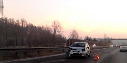 Dopravu směrem na Prahu komplikuje nehoda u Voznice