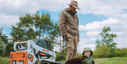 Bobcat pomáhá uskutečnit životní sen Vojty Kotka – buduje biofarmu v přímém přenosu