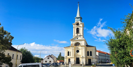 Havarijní stav kanalizace uzavře náměstí J. A. Alise na Březových Horách