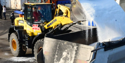 Krajský úřad: Ve skladech jsou desítky tisíc tun soli i inertního posypu. Do terénu mohou vyjet více než dvě stovky sypačů