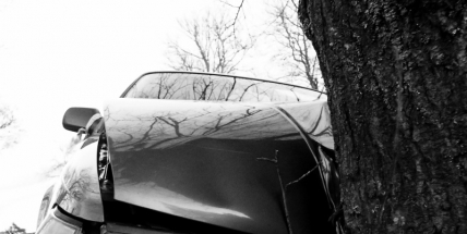 Špatně zabrzdil auto – škoda 130 tisíc