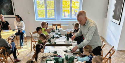 Sochařská dílna v galerii: Objevte skryté tvary v kameni