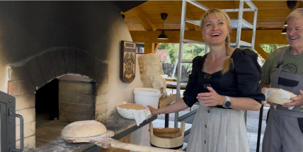 Předadventní pečení na Dole Řimbaba: poslední letošní oheň v barokní peci