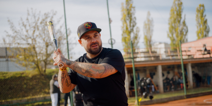 Dělostřelci a pop-artový umělec se spojili, aby podpořili válečné veterány