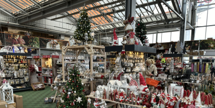 V OBI zakoupíte nejen vánoční stromky, ale i největší sortiment vánočních dekorací