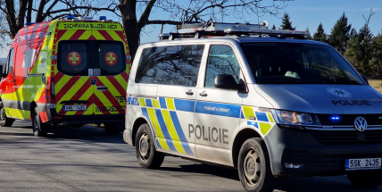 Listopad na středočeských silnicích: čtyři oběti, mezi nimi i řidička z tragické nehody v Mokrovratech