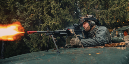 ROLE 1 v Jincích: Aby přežili v boji, musejí i vojenští zdravotníci absolvovat taktický výcvik a dril