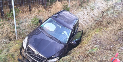 U obce Háje havarovala řidička osobáku, po nehodě byla v šoku