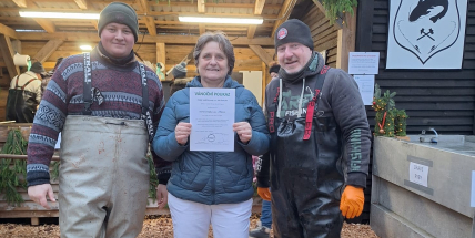 Bohutínští rybáři obdarovali zaměstnance příbramského domova pro seniory