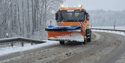 Sněžení zkomplikovalo hromadnou dopravu ve středních Čechách,řada spojů zpožděná