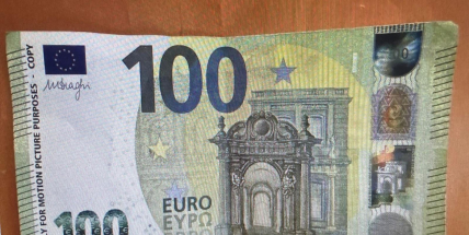 Policie varuje před falešnými stokorunovými eurobankovkami