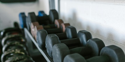 Ledňáčci v posilovnách: novoroční nadšení, které často končí ještě v lednu