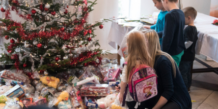 Stovky dětí si užily předčasné Vánoce