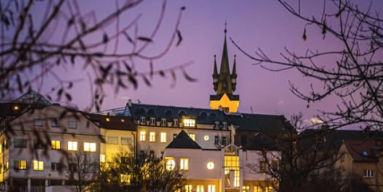 Sledujte dnes online jednání zastupitelstva. Zastupitelé rozhodnou i o dražbě domu za 20 milionů