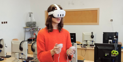 Žáci se na Březových Horách učí v nové dimenzi. Díky dotaci města využívají 3D brýle