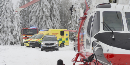 Záchranáři zasahovali pod vrcholem Praha: přistál i vrtulník