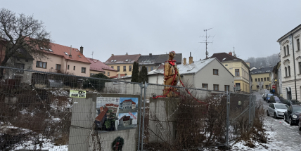 Bolavé místo v centru Příbrami.  Město zahájí jednání o prázdném pozemku