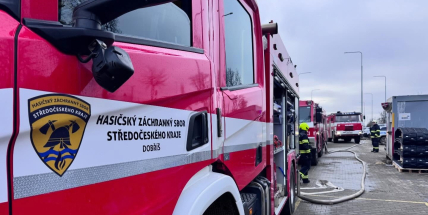 Úterní požár ve výrobní hale Bobcat v Dobříši způsobil škodu 6,5 milionu korun