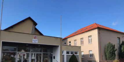 Napadení učitelky v Nečíně: policie vyšetřuje incident mezi žákem a dospělou osobou