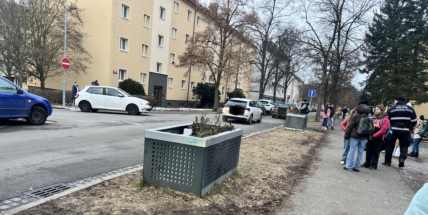 Ranní chaos u příbramských škol: město chystá změny a plánuje „kiss and drive“ zóny