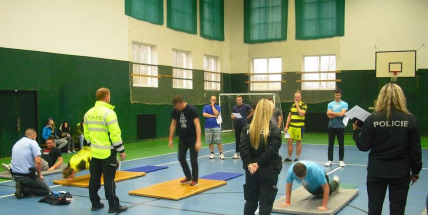 Myslíte si, že máte fyzičku? Policie vám to změří stopkami