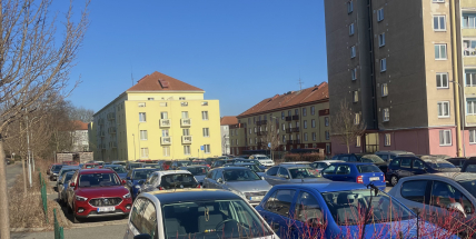 Večer na sídlišti v Příbrami? Zapomeňte na volné místo