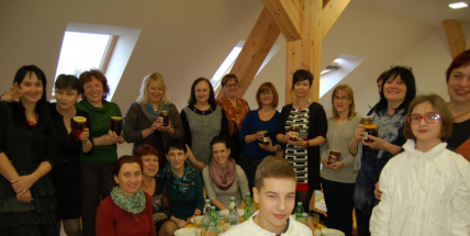 Včelaři darovali příbramským dětem 108 kg medu