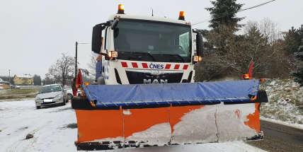 Končící zima vyjde středočeské silničáře o 100 milionů korun dráž než minulá, další náklady spolykají opravy