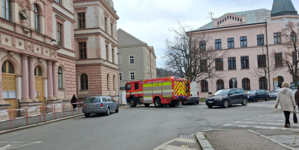 Hasiči i policie prověřovali nahlášený možný únik plynu na poště