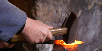 Zlaté ruce mizí. Proč se vytrácejí řemeslo i chuť u něj vydržet?