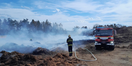 Zduchovice: Požár staré slámy potřetí a vyjela už i těžká technika