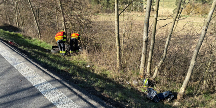 Vážná nehoda motorkáře si vyžádala pomoc letecké záchranné služby