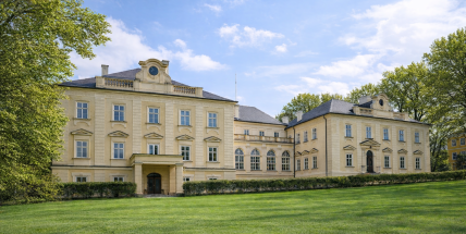 Z Masarykova letního sídla bude luxusní resort. Zámek Hluboš láká i drobné investory