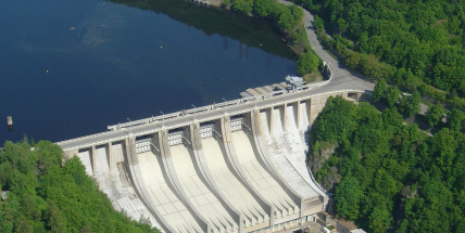 Vodní elektrárna Slapy je po roční odstávce jednoho soustrojí opět v plné síle