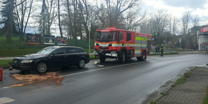 Nehoda v Březnické ulici v Příbrami: Audi narazilo do octavie, na místě zasahovali hasiči, na místě zranění
