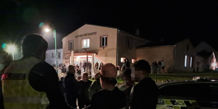 Opilý mladík z Příbramska vezl čtyři dívky. Policie zasahovala u diskotéky plné nezletilých