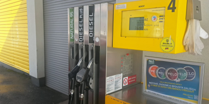 Nafta zlevnila i o koruny. Nejlevněji natankujete stále u Silmetu a u Prim