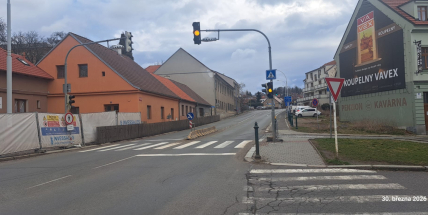 HOTOVO! Jiráskovy sady se po uzavírce znovu otevírají. První autobus projede už v sobotu v 4:30