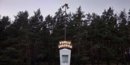Public Jukebox u Hrachova — místo, které hraje jen pro vás