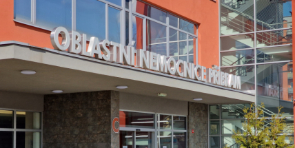 Při zásahu v nemocnici měla policie zadržet i ředitele. Zdravotnická péče je i nadále poskytována v plném rozsahu