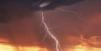 Meteorologové vydali výstrahu před silnými bouřkami