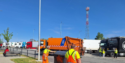 Od vířivky po exotické hady. A teď i baterie, které zapálí skládku. Jarní úklid odpočívek odhalil absurdní realitu