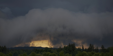 Bouřky se vracejí do stejných míst jako v sobotu. Meteorologové varují před větrem, přívalovým deštěm i kroupami
