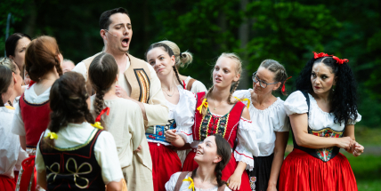 Dvořákova Vysoká znovu ožije pod širým nebem. Diváky čeká Rusalka, Čert a Káča i premiéra Slovanských tanců